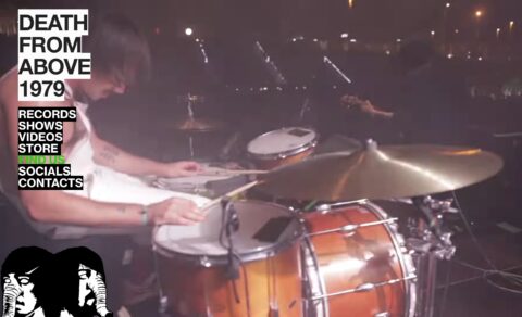 DEATHFROMABOVE1979.COMのWEBデザイン